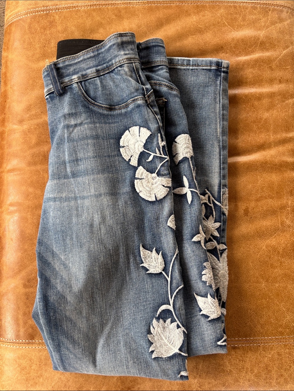 Blue Women's Embroidered Jeans - Floral flawed